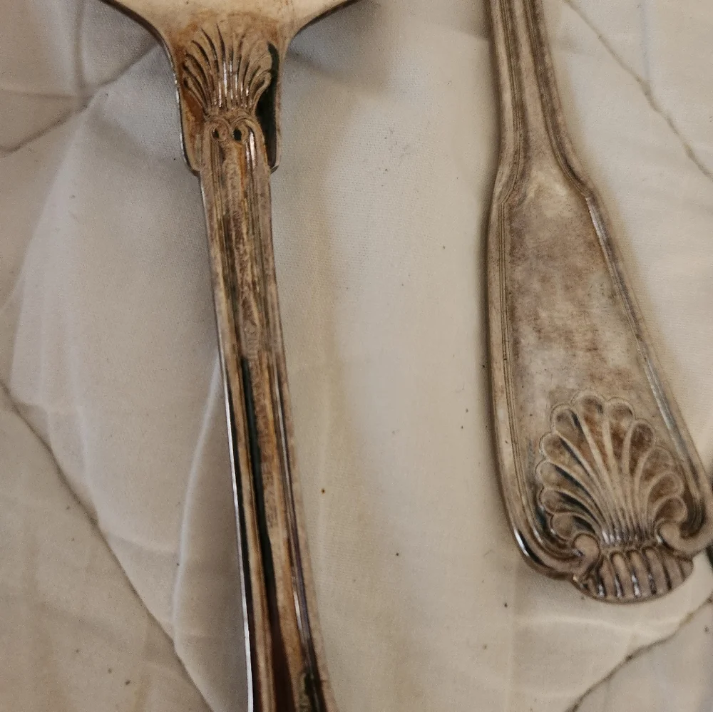 Antique 43 piece International E.P Korea shell pattern silverware set. - Picture 15 of 16